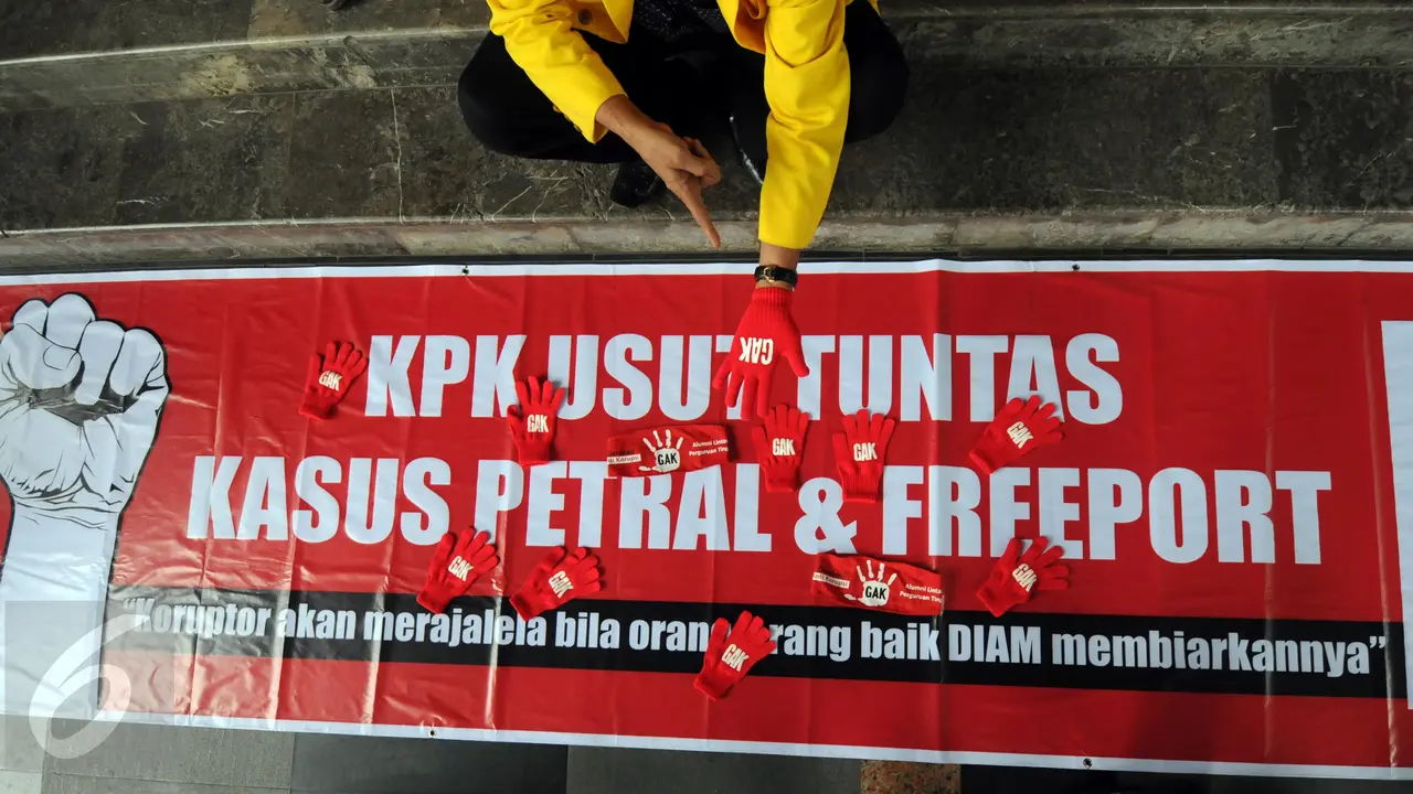 20151127-Aktivis GAK Datangi KPK Desak Usut Kasus Petral dan Freeport