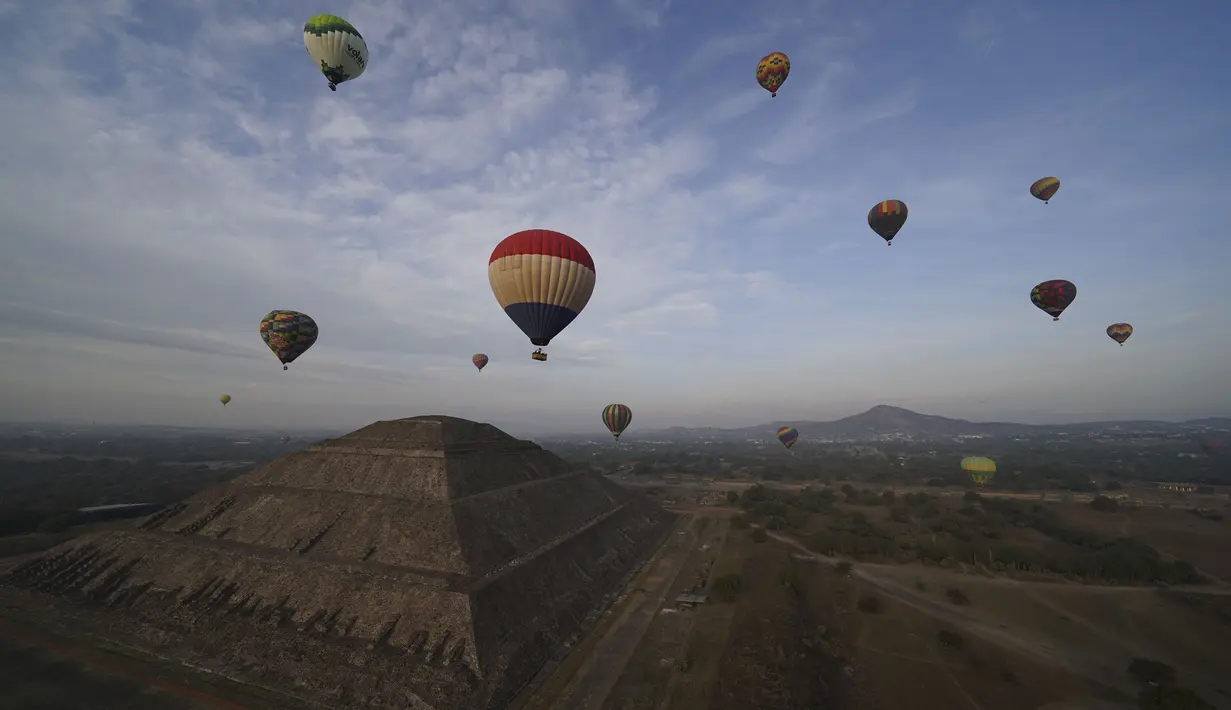 Kata "Teotihuacan" nama situs ini diambil dari bahasa Aztec Nahuatl, yang berarti kota para dewa atau "tempat di mana manusia menjadi dewa." (AP Photo/Marco Ugarte)