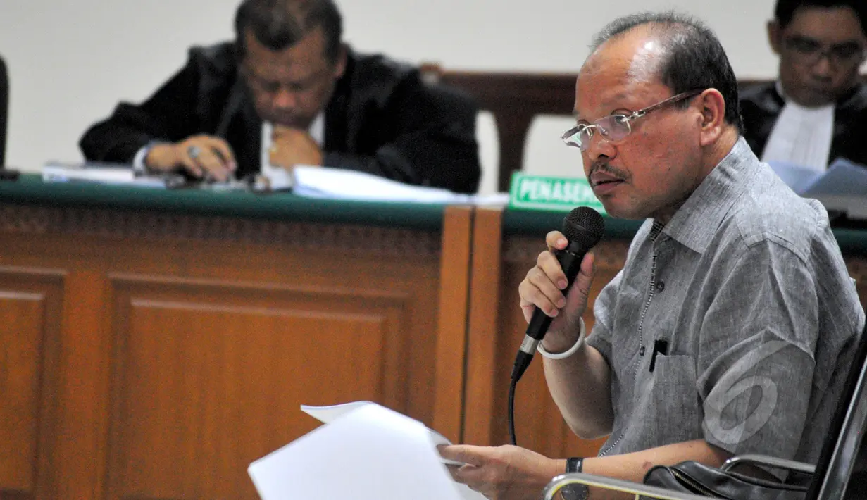 Mantan Ketua Komisi VII DPR Sutan Bhatoegana menjalani sidang dengan agenda eksepsi di Pengadilan Tindak Pidana Korupsi (Tipikor), Jakarta, Senin (20/4/2015). (Liputan6.com/Yoppy Renato)