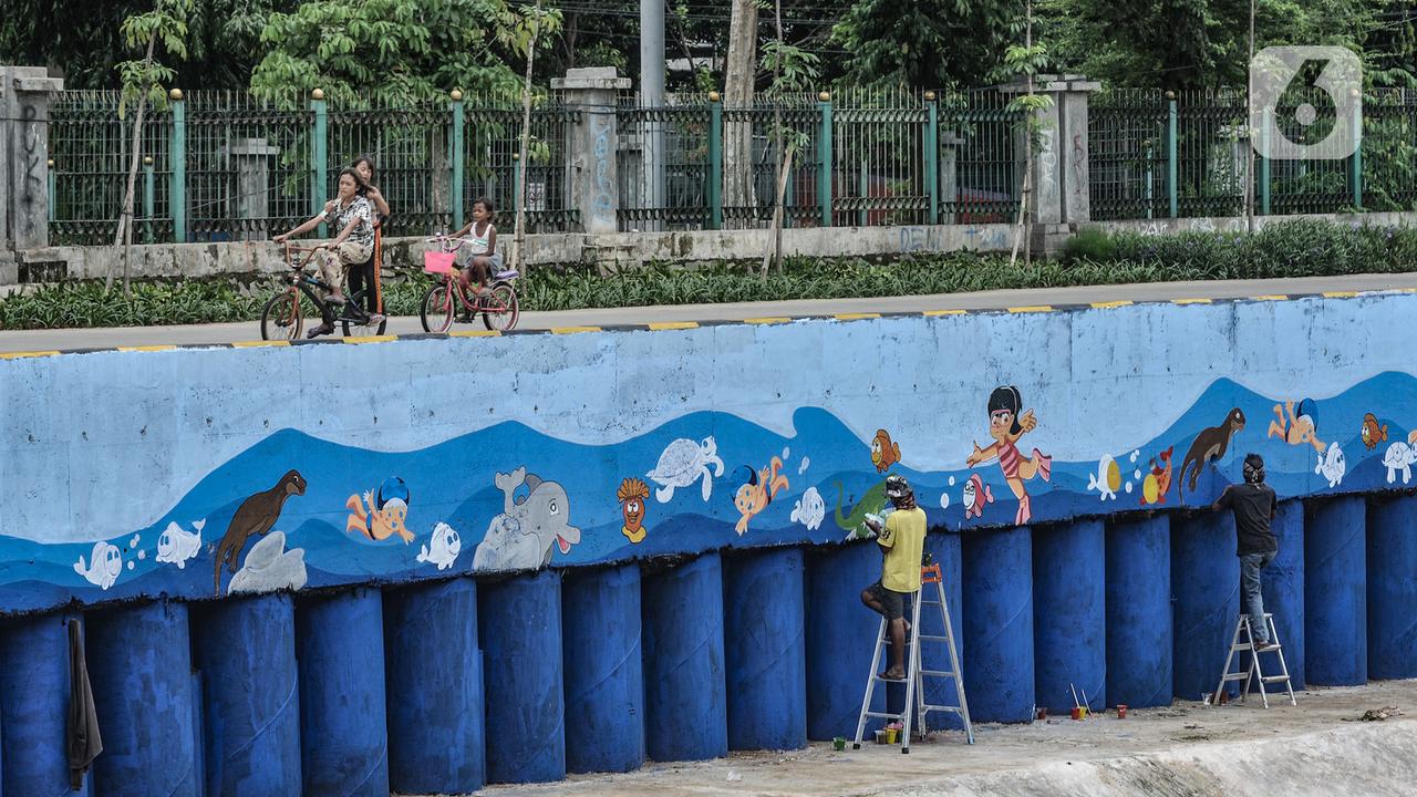 Warna-Warni Mural Percantik Bantaran Kali Ciliwung