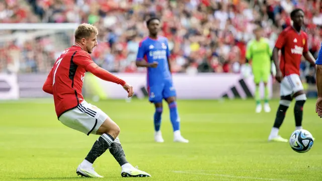 Foto: Aksi Mason Mount saat MU Mengalahkan Lyon di Tur Pramusim