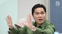 Ketua Tim Kampanye Nasional (TKN) Joko Widodo-Ma'ruf Amin, Erick Thohir memberi paparan saat mengunjungi Kantor Liputan 6 di SCTV TOWER, Jakarta, Senin (10/12). Kunjungan Erick Thohir dalam rangka roadshow ke beberapa media. (Liputan6.com/Herman Zakharia)