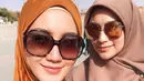 Citra dan Erica selalu terlihat kompak menghabiskan waktu bersama. Gaya keduanya menjadi inspirasi banyak orang. (Liputan6.com/IG/@ericaputrii)