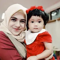 Nycta Gina dan anaknya (Instagram/missnyctagina)