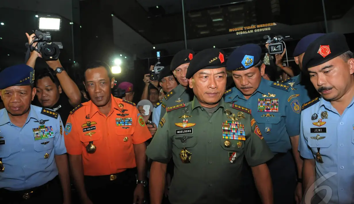 Kedatangan Moeldoko untuk membahas secara detail rencana proses evakuasi yang akan dilakukan Basarnas, Jakarta, Selasa (30/12/2014). (Liputan6.com/Herman Zakharia)