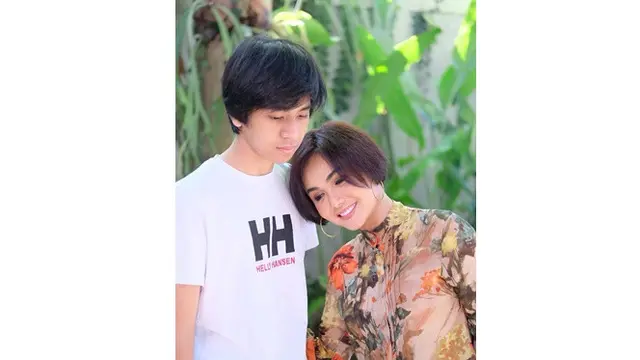 7 Potret Cavin Obrient, Putra Yuni Shara yang Disebut Netizen Mirip Raffi Ahmad