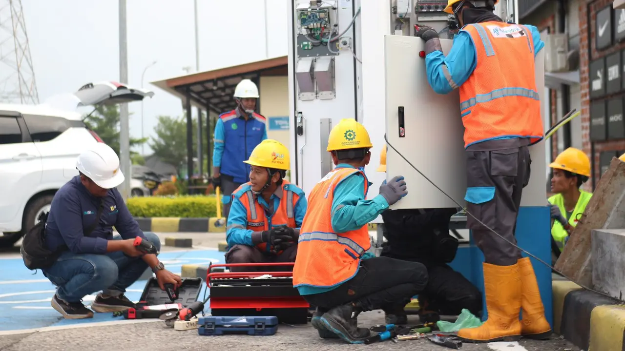PLN bersama mitra telah menyiapkan SPKLU yang tersebar di seluruh Indonesia dengan total sebanyak 1.124 unit sambut Mudik Lebaran 2024. (Foto: PLN)