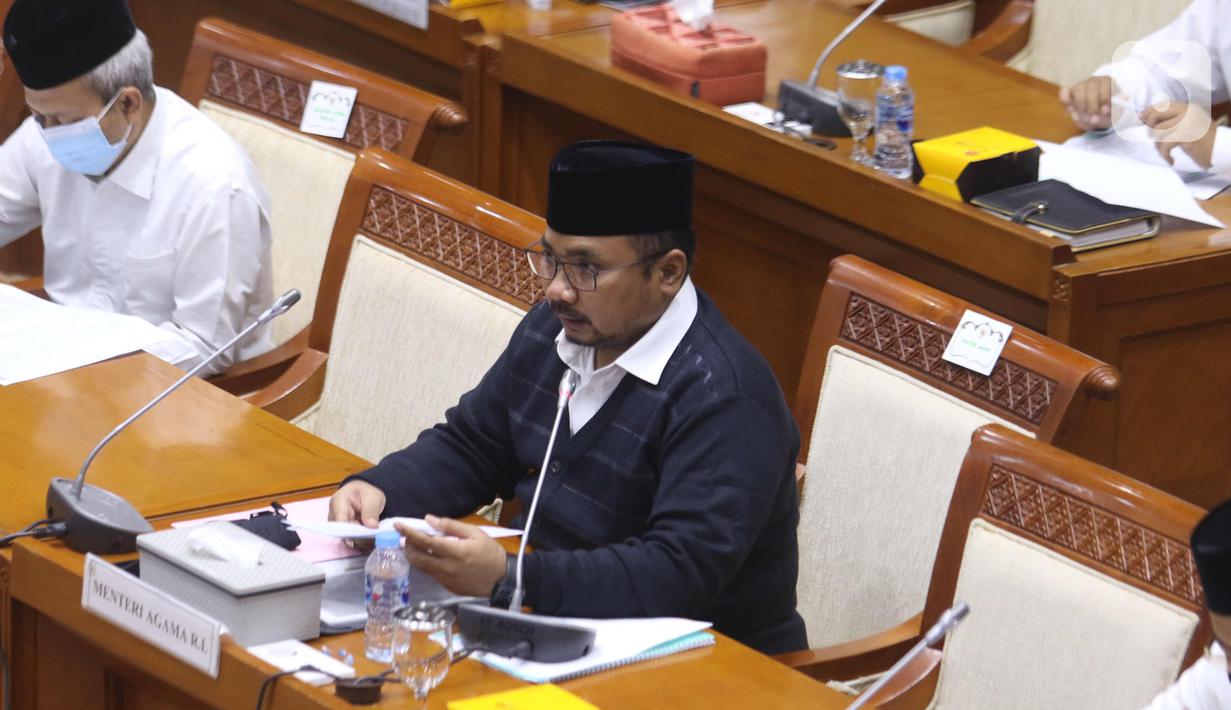 Menteri Agama Yaqut Cholil Qoumas saat mengikuti rapat kerja dengan Komisi VII DPR di Kompleks Parlemen, Senayan, Jakarta, Senin (15/3/2021). Rapat kerja tersebut membahas persiapan penyelenggaraan ibadah haji 1442 H/2021 M dan vaksinasi jemaah haji. (Liputan6.com/Angga Yuniar)