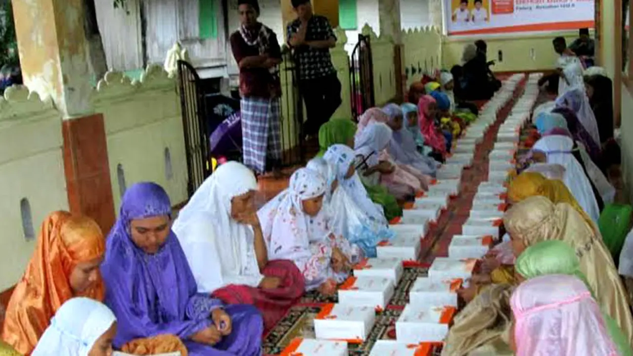 Hari Ke-2 Puasa, RZ Bagikan 1.512 Paket Buka Puasa