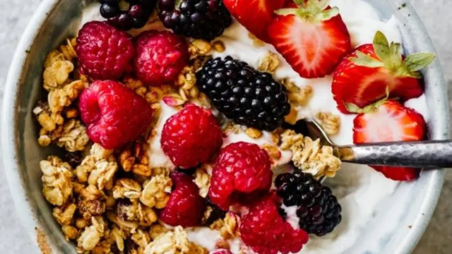 Yoghurt dengan Granola
