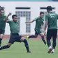 Gelandang Indonesia, Muhammad Hargianto, melakukan sesi latihan di Stadion Wibawa Mukti, Jawa Barat, Jumat (02/11/2018). Latihan tersebut dalam rangka persiapan jelang laga Piala AFF 2018.  (Bola.com/M Iqbal Ichsan)