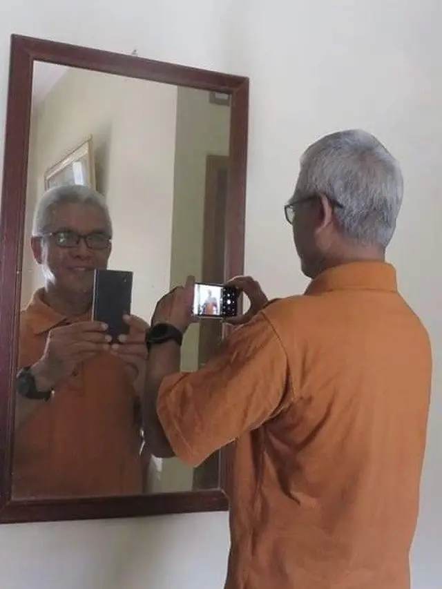 6 Editan Foto Absurd Ala Somantri Ahmad Ini Kocak, Skill Edit di Luar Nalar