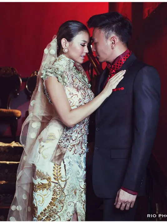 Banyak pujian kecantikan penyanyi kelahiran 1 Juli 1986 itu. Agnes berdandan simpel, tampil cantik dengan busana milik Anne Avantie. "Emg gada yg ngalahin yeee gitu aje cakep bgt" tulis aishamongan. (Instagram/riomotret)