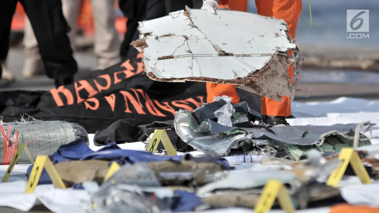 Kantung Jenazah dan Serpihan Lion Air JT 610 Tiba di Tanjung Priok