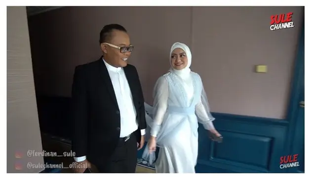 8 Potret Prewedding Sule dan Nathalie Holscher, Mesra Banget