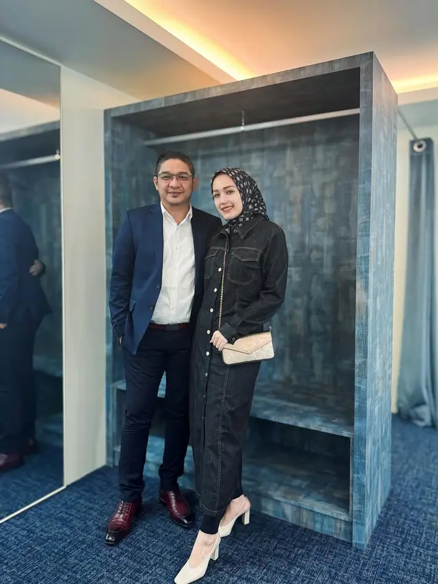 6 Inspirasi Outfit Gamis ala Adelia Istri Pasha Ungu, Modis untuk Usia 30-an