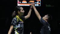Gloria Emanuelle/Hafiz Faizal saat melawan Ricky Karanda/Debby Susanto  pada perempat final ganda campuran Indonesia Open 2018 di Istora Senayan, Jakarta, (6/6/2018). Gloria/Hafiz menang 21-15 22-24 21-19. (Bola.com/Nick Hanoatubun)
