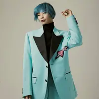 Berpenampilan nyentrik dengan warna rambut yang selalu berganti-ganti menjadi ciri khas dari Shareefa Daanish. Uniknya, setiap penampilannya selalu berhasil bikin orang-orang kagum, terutama kaum wanita. (Instagram/shareefadaanish)