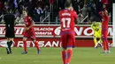 Ekspresi kecewa para pemain Numancia usai  kalah dari Real Madrid pada laga Copa Del Rey di Nuevo Estadio Los Pajaritos stadium, Soria, (4/1/2018). Madrid menang 3-0. (AFP/Cesar Manso)