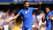 Gelandang asal Inggris milik Chelsea, Morgan Rogers (nomor punggung 17), merayakan gol pembuka bersama rekan-rekan setimnya dalam pertandingan persahabatan pramusim antara Chelsea dan Real Sociedad di Stamford Bridge, London, pada 15 Agustus 2026. (Adrian Dennis/AFP)