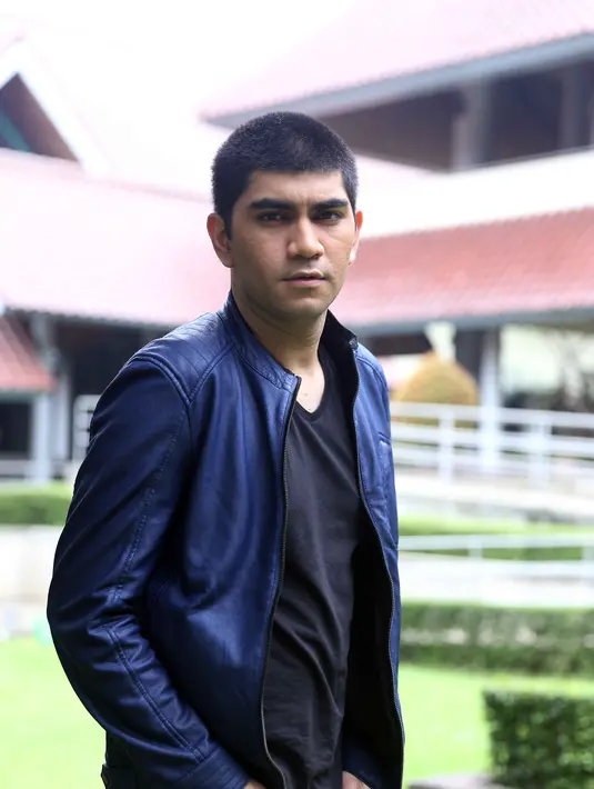 Kecintaannya pada menulis membuat aktor kelahiran Jakarta ini mengumpulkan banyak tulisan skenario. (Nurwahyunan/Bintang.com)