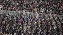 Para penonton menyaksikan pertandingan cabang atletik Asian Games di SUGBK, Jakarta, Sabtu (25/8/2018). (Bola.com/Vitalis Yogi Trisna)