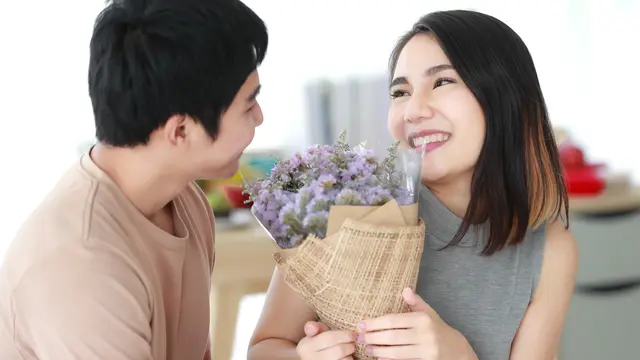 perempuan dan pasangan april 7