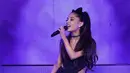 Konser Ariana kali ini diadakan di Parque Viva di San Jose (9/7/2017), yang merupakan lanjutan tur musiknya yang bertajuk “Dangerous Woman Tour”. Sebelumnya sempat tertunda karena kejadian di Manchester lalu. (AFP/Bintang.com)