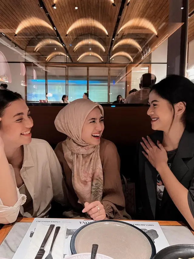 Cut Syifa dalam perayaan ulang tahun Angela Gilsha, reuni dengan Mishca Chandrawinta (Foto: instagram cutsyifaa)