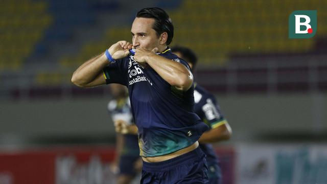 FOTO: Persib Tantang Persija di Final Piala Menpora 2021 usai Singkirkan PS Sleman - Ezra Walian