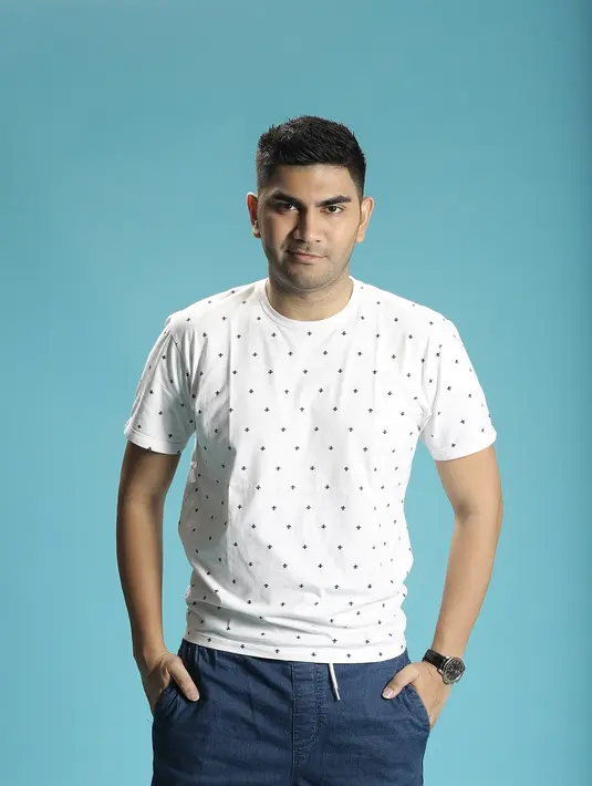 "Yakin kok, apalagi kita kerjasama sama banyak pihak jadi lebih diniatin. Target? Aku sih 500 ribu aja total youtube dan vidio.com," ujar Gandhi Fernando. (Bambang E. Ros/Bintang.com)