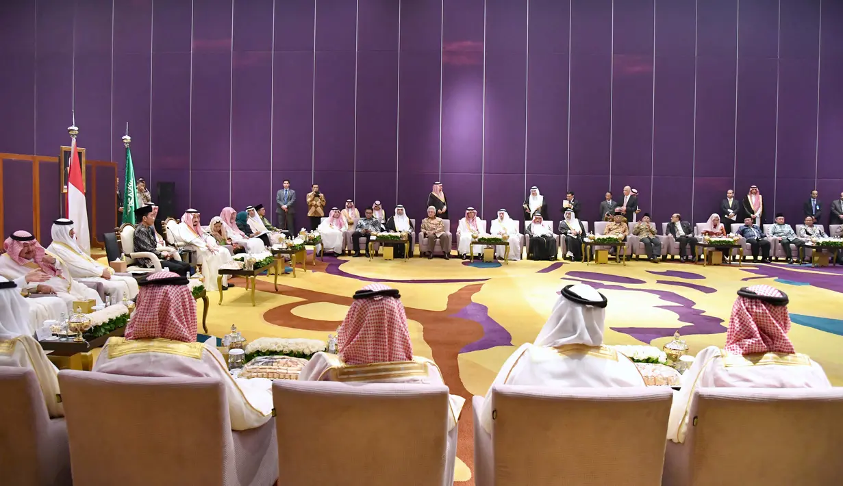 Suasana pertemuan Raja Salman dengan tokoh lintas agama Indonesia yang diprakarsai oleh pemerintah Indonesia digelar di ruang pertemuan Hotel Raffles, Kuningan, Jakarta, Jumat (3/3). (Biro Pers Setpres/Laily Rachev)