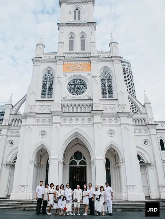 Jordi Onsu memilih Chijmes, Singapura sebagai tempat pesta ulang tahunnya. Chijmes sendiri adalah tempat syuting film Crazy Rich Asian yang sempat tayang beberapa bulan lalu. (Liputan6.com/jordionsu)