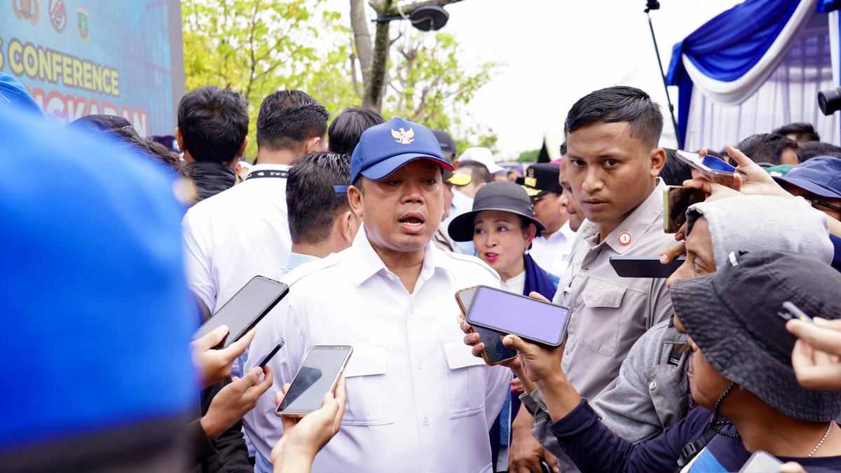 Nusron Wahid Bakal Cabut Ratusan Sertifikat di Kawasan Pagar Laut Tangerang