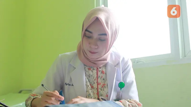 dr Nafira Junaedi