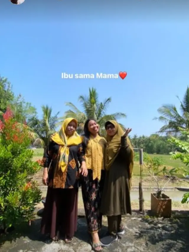 5 Tahun Pacaran, Ini 7 Momen Mumuk Gomez Dilamar Sang Kekasih