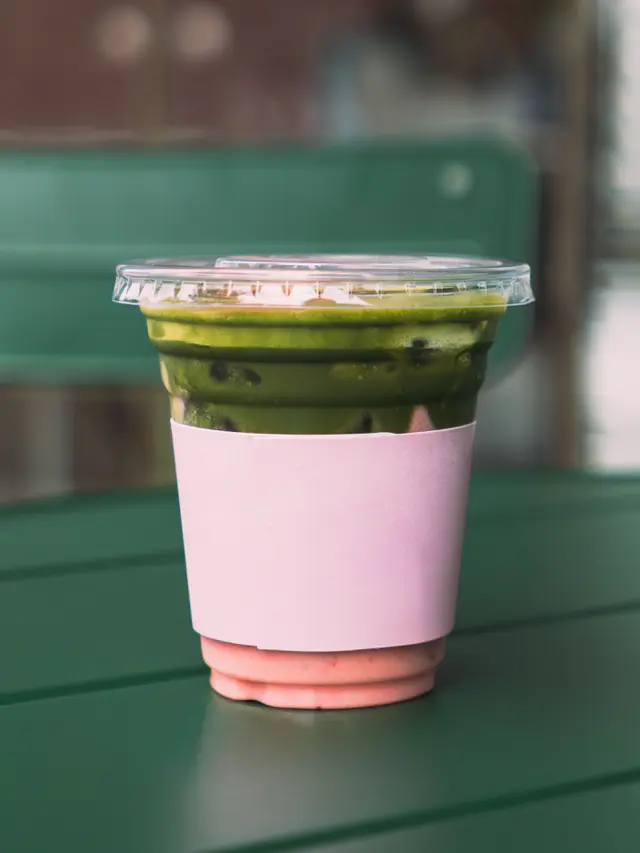 Cara Membuat Matcha Strawberry Latte dengan Tampilan Berlapis