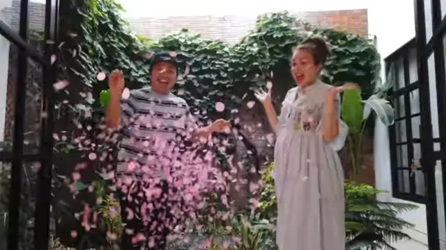 6 Momen Rianti Cartwright Umumkan Jenis Kelamin Buah Hati, Penuh Kebahagiaan