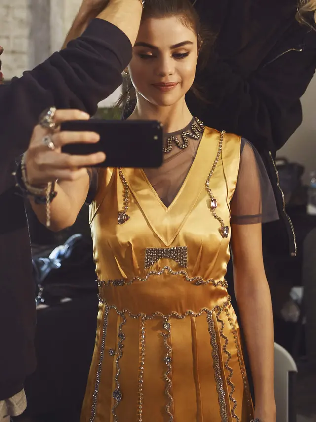 [Bintang] Cantik Nggak Ada Habisnya, Selena Gomez di Campaign Brand Ini