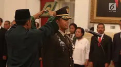 Letjen Andika Perkasa mengucapkan sumpah jabatan sebagai Kepala Staf TNI Angkatan Darat (KSAD) saat pelantikan di Istana Kepresidenan, Jakarta, Kamis (22/11). Andika menggantikan Jenderal TNI Mulyono yang akan pensiun. (Liputan6.com/Angga Yuniar)