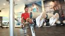 Pemain Indonesia U-20, Arkhan Fikri, tampak serius melakukan latihan di Gym Hotel Sultan, Jakarta, Jumat (24/2/2023). (Bola.com/M Iqbal Ichsan)