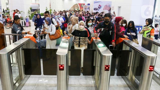 Penumpang Kereta Cepat Whoosh