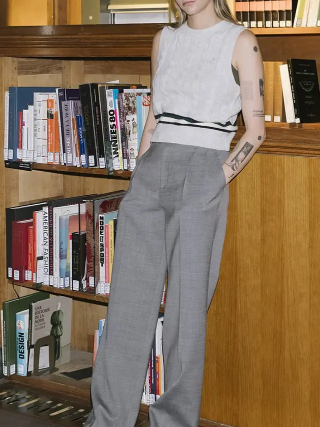 Cara Delevingne hadir di SANDRO fashion show. Dok. SANDRO