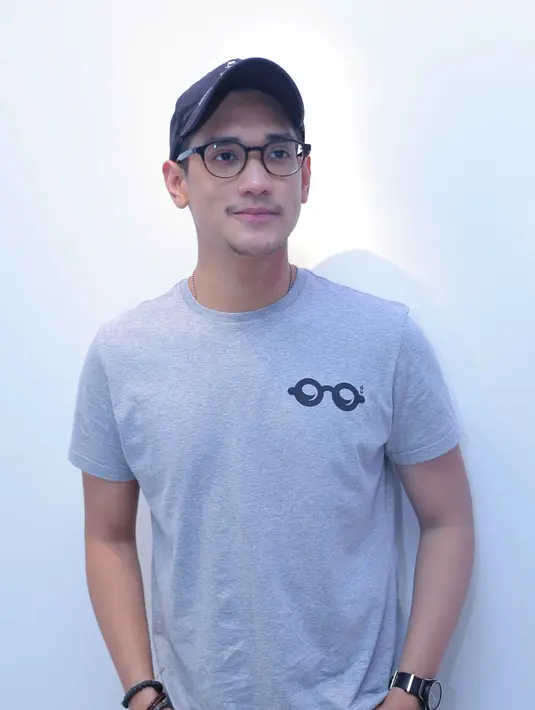 Afgan juga memulai mengisi soundtrack film terbaru Pinky Promises yang bertajuk Jalan Terus. Ia mengaku senang hati dengan berbagai terima tawaran pekerjaan dalam mengisi soundtrack. (Andy Masela/Bintang.com)