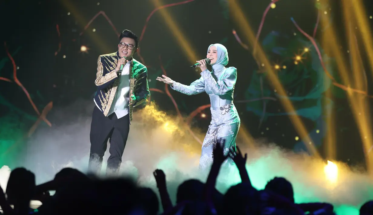 Sederet artis top tanah air tampil memeriahkan panggung puncak HUT SCTV 35 Xtraordinary pada 24 Agustus 2025. (Kapanlagi.com/Budy Santoso)