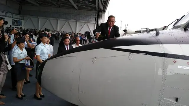 Menteri Pertahanan RI Ryamizard Ryacudu menyaksikan penyerahan dua unit pesawat NC212i dari PT Dirgantara Indonesia kepada Angkatan Udara Philipina, Selasa (26/6/2018). (PTDI)