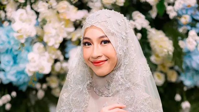 Busana Pernikahan Adiba Khanza anak Umi Pipik