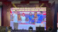 Tayangan streaming aplikasi youtube KPU Bandar Lampung pengundian nomor urut Paslon walikota dan wakil walikota. Foto : (Liputan6.com/Ardi).