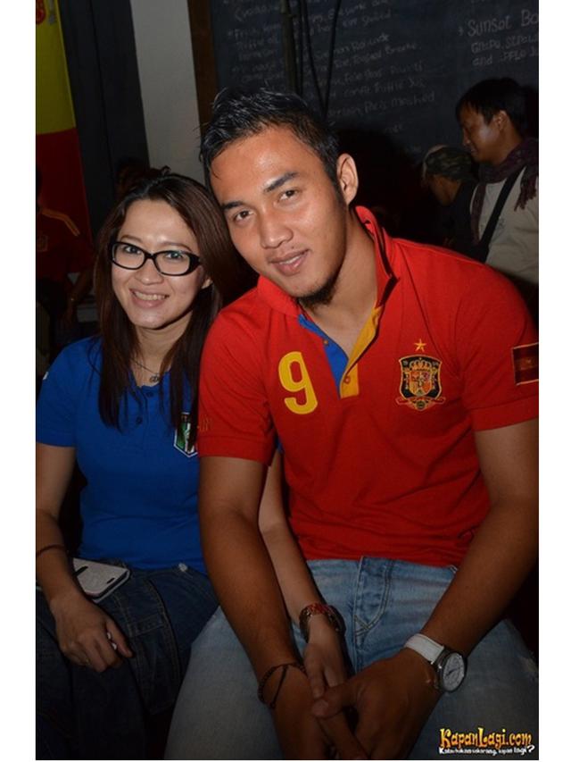 Suami 7 Tahun Lebih Muda, Ini 6 Potret Lawas Okie Agustina dan Gunawan Dwi Cahyo