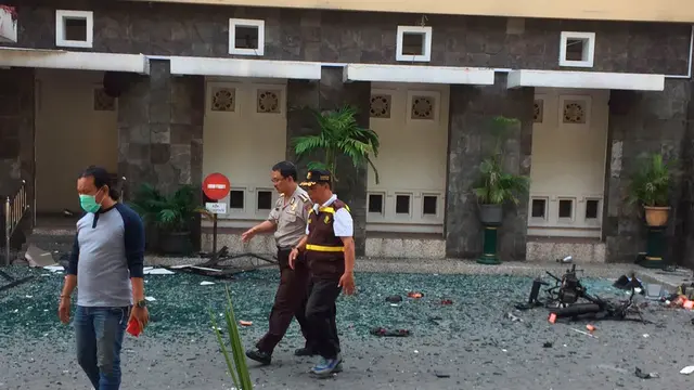 Pasca-Ledakan Bom di Gereja Santa Maria